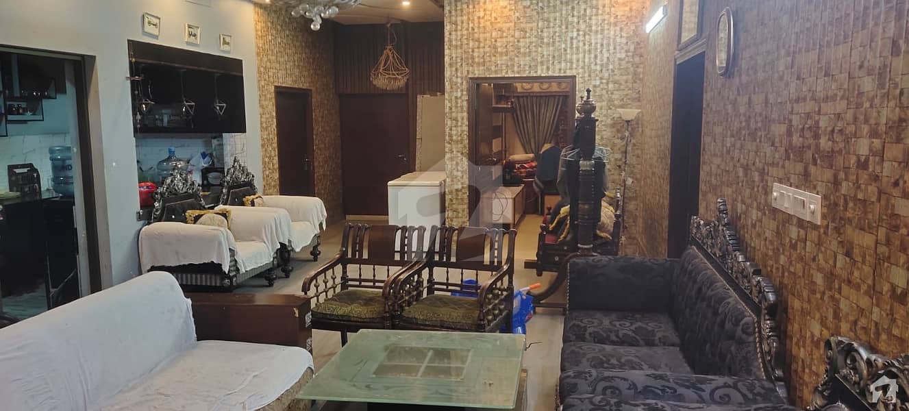 آفیسرز کالونی نمبر ۱ سوساں روڈ فیصل آباد میں 6 کمروں کا 1 کنال مکان 5 کروڑ میں برائے فروخت۔
