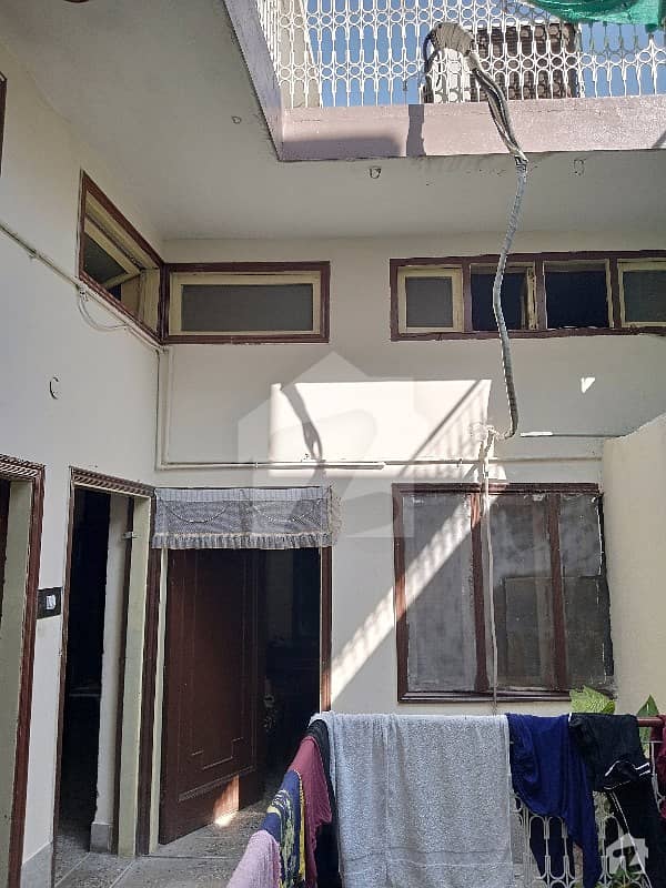 جامعہ مسجد روڈ راولپنڈی میں 7 کمروں کا 4 مرلہ مکان 1.48 کروڑ میں برائے فروخت۔
