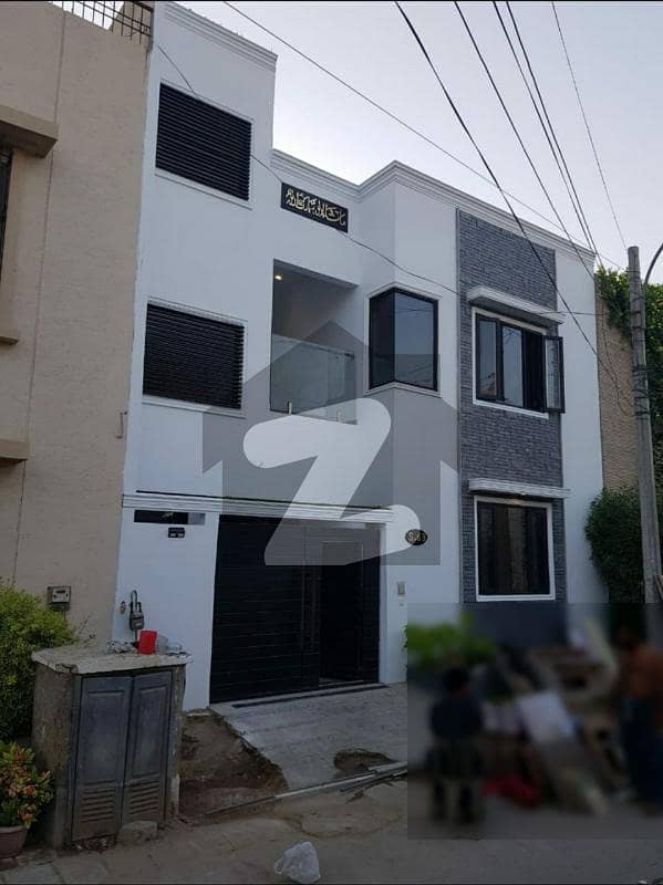 ڈی ایچ اے فیز 7 ایکسٹینشن ڈی ایچ اے ڈیفینس کراچی میں 4 کمروں کا 4 مرلہ مکان 3.85 کروڑ میں برائے فروخت۔