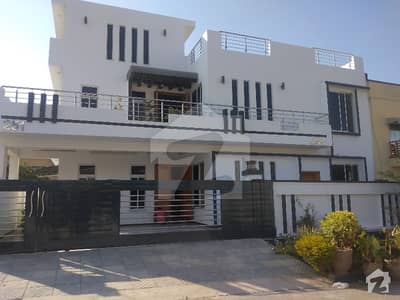 میڈیا ٹاؤن ۔ بلاک ڈی میڈیا ٹاؤن راولپنڈی میں 6 کمروں کا 12 مرلہ مکان 3.6 کروڑ میں برائے فروخت۔