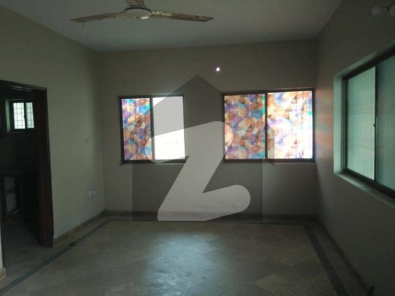 کلفٹن ۔ بلاک 1 کلفٹن کراچی میں 4 کمروں کا 7 مرلہ مکان 4.5 کروڑ میں برائے فروخت۔