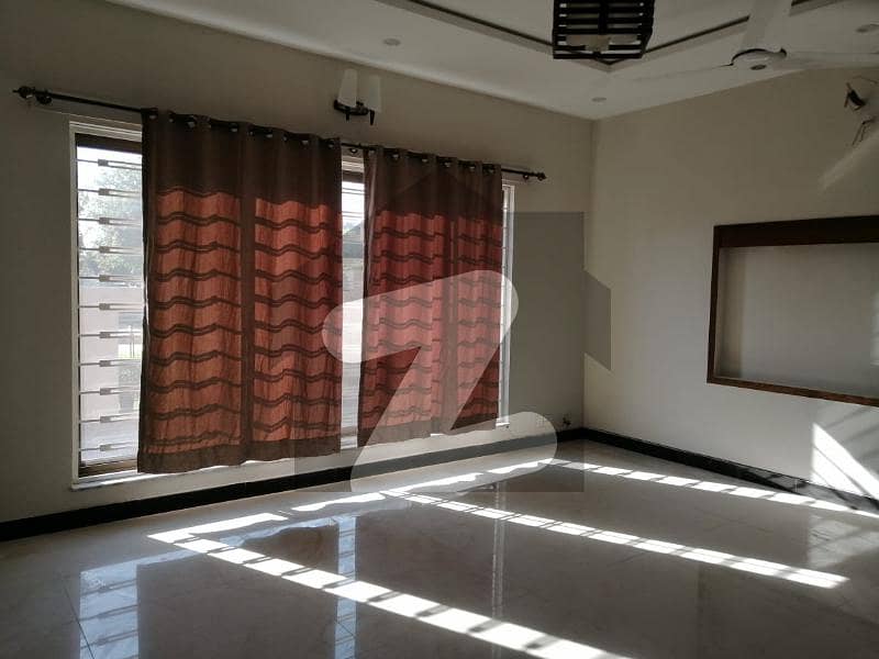 10 Marla Lush Condition House For Rent With Gass Bahria Town Phase 8 Oversees Sectors