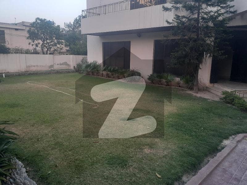 زمان پارک لاہور میں 7 کمروں کا 2 کنال مکان 3 لاکھ میں کرایہ پر دستیاب ہے۔