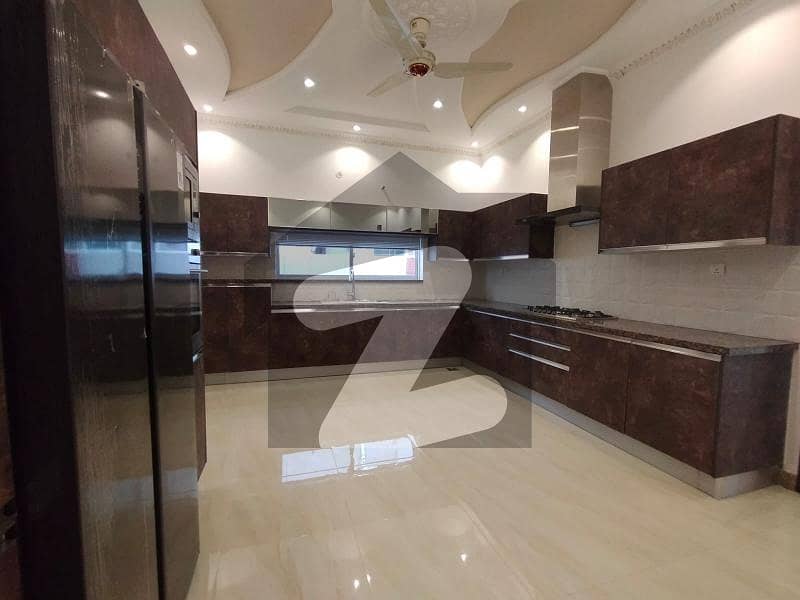 One Kanal Marvelous Executives Design Bungalow Near From Al Fatah Store Prime Location