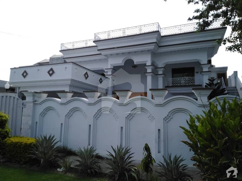 18.5 Marla House In Stunning PAF Road Is Available For Sale