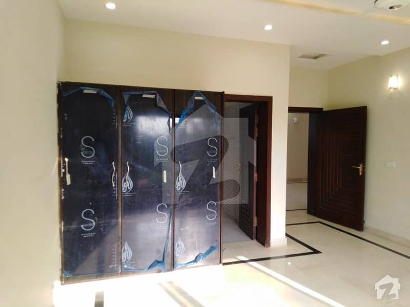 ماڈل ٹاؤن لاہور میں 4 کمروں کا 1 کنال مکان 1.66 لاکھ میں کرایہ پر دستیاب ہے۔