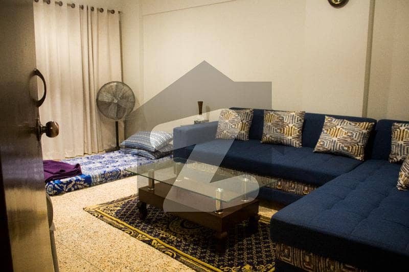 کلفٹن ۔ بلاک 7 کلفٹن کراچی میں 2 کمروں کا 5 مرلہ فلیٹ 1.5 کروڑ میں برائے فروخت۔