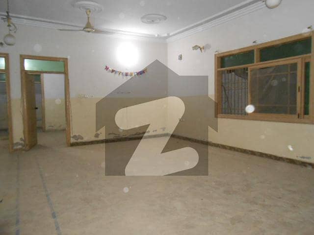 کامران چورنگی کراچی میں 6 کمروں کا 10 مرلہ مکان 3.05 کروڑ میں برائے فروخت۔