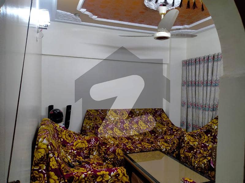 یونیورسٹی روڈ کراچی میں 3 کمروں کا 5 مرلہ فلیٹ 90 لاکھ میں برائے فروخت۔