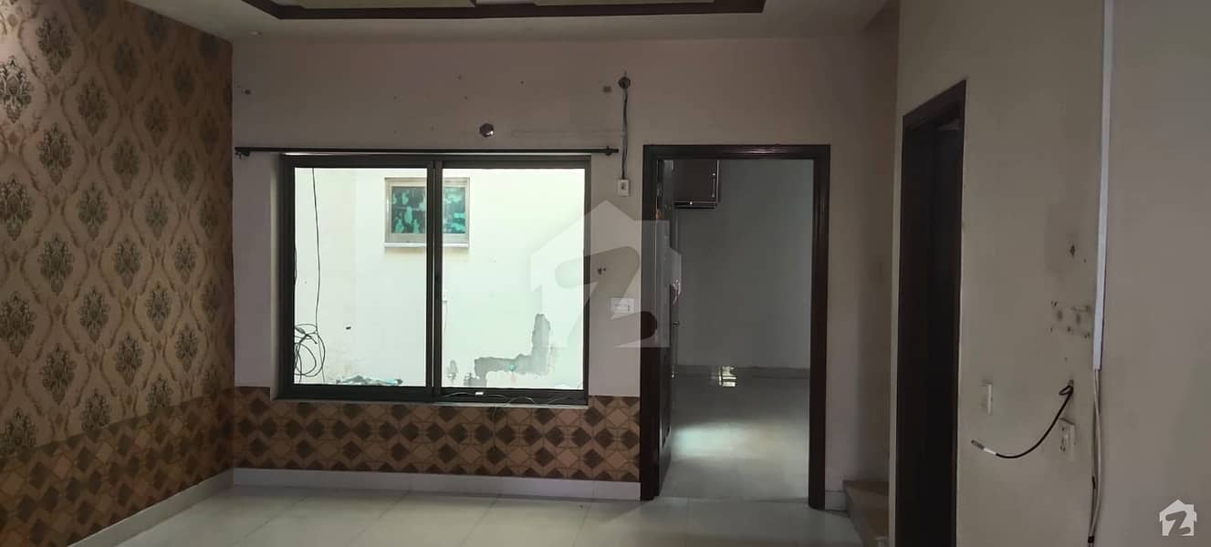 سعید کالونی فیصل آباد میں 3 کمروں کا 7 مرلہ مکان 50 ہزار میں کرایہ پر دستیاب ہے۔