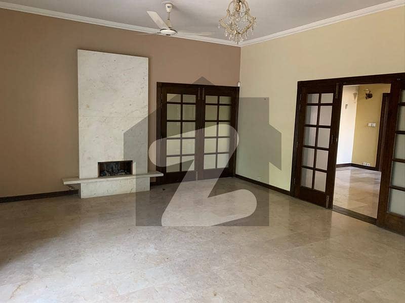 F-8 600sy Cda Transfer Beautiful House Is Available For Sale