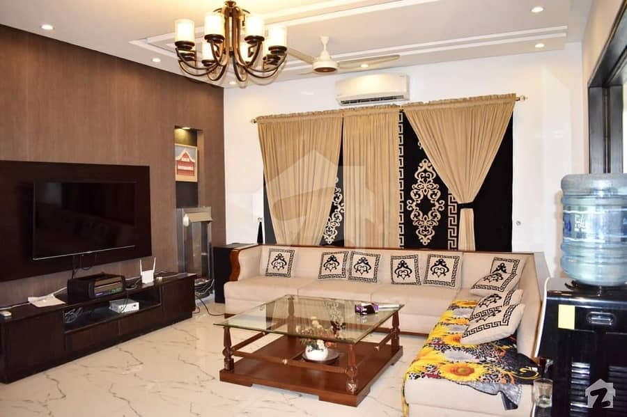 ڈی ایچ اے فیز 5 - بلاک ایل فیز 5 ڈیفنس (ڈی ایچ اے) لاہور میں 4 کمروں کا 10 مرلہ مکان 4.8 کروڑ میں برائے فروخت۔