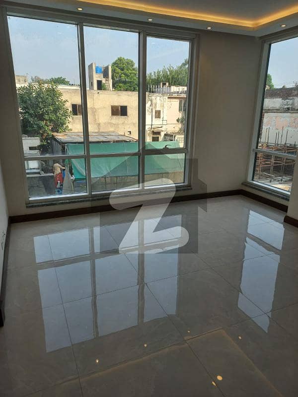3 Bedroom At The Front 1st Floor Flat Super Hot Location At The Best Rate In Gulberg 3 Mm Alam Road Lahore