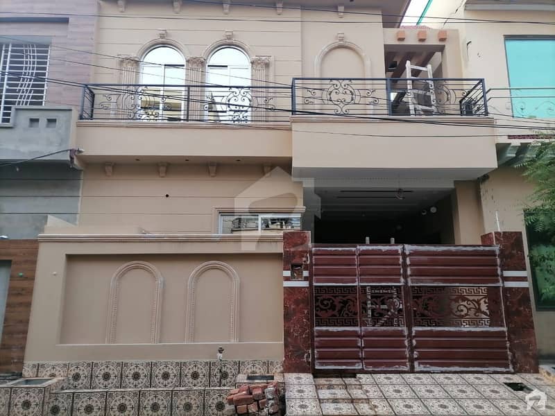 جوہر ٹاؤن فیز 2 جوہر ٹاؤن لاہور میں 5 کمروں کا 2 مرلہ مکان 2.1 کروڑ میں برائے فروخت۔