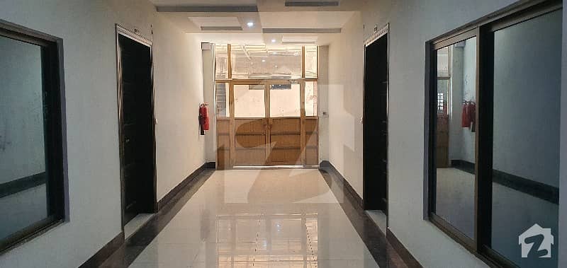 سلک ایگزیکٹو اپارٹمنٹ یونیورسٹی روڈ پشاور میں 3 کمروں کا 7 مرلہ فلیٹ 1.1 کروڑ میں برائے فروخت۔