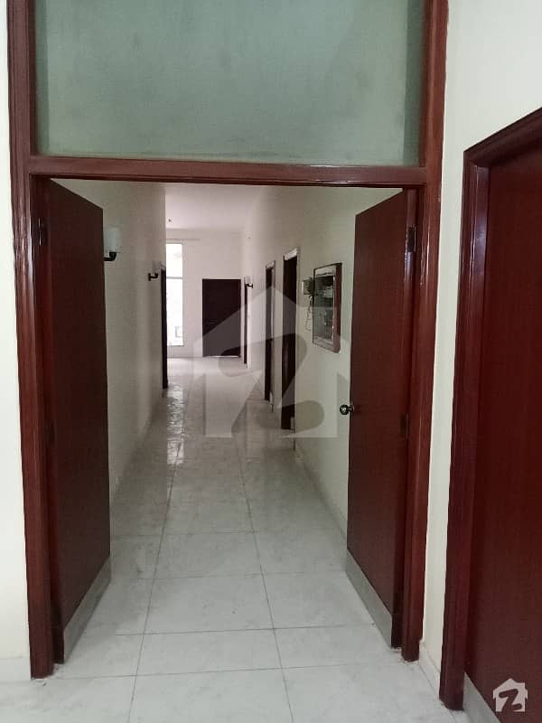 گارڈن ٹاؤن - بابر بلاک گارڈن ٹاؤن لاہور میں 8 کمروں کا 2 کنال مکان 4.25 لاکھ میں کرایہ پر دستیاب ہے۔