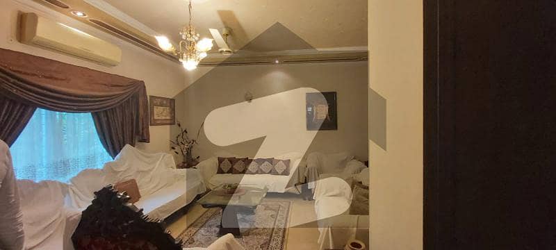ڈی ایچ اے فیز 4 - بلاک ڈبل ای فیز 4 ڈیفنس (ڈی ایچ اے) لاہور میں 4 کمروں کا 10 مرلہ مکان 3.15 کروڑ میں برائے فروخت۔