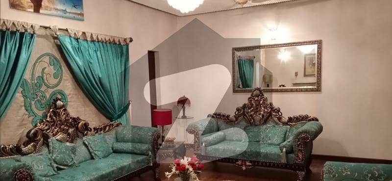 ڈی ایچ اے فیز 5 - بلاک سی فیز 5 ڈیفنس (ڈی ایچ اے) لاہور میں 5 کمروں کا 1 کنال مکان 6.85 کروڑ میں برائے فروخت۔