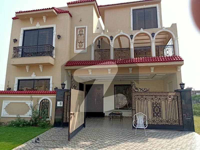 House For Sale In Beautiful Lda Avenue