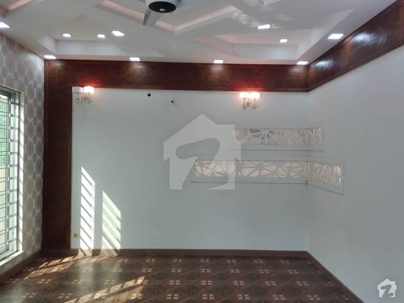 8 Marla House In Central Bahria Town For Sale