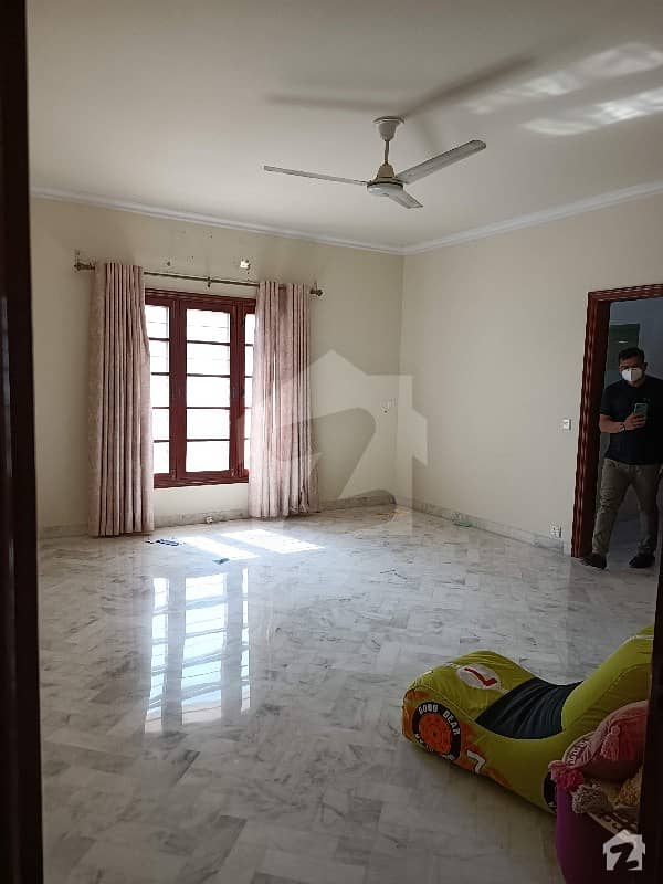 کے ڈی اے آفیسرز سوسائٹی گلشنِ اقبال ٹاؤن کراچی میں 5 کمروں کا 10 مرلہ مکان 2 لاکھ میں کرایہ پر دستیاب ہے۔