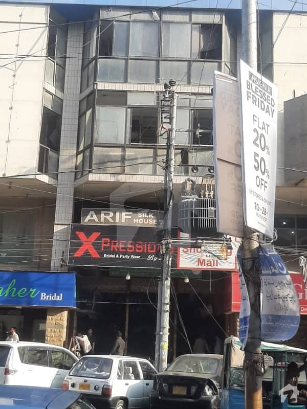 طارق روڈ کراچی میں 12 مرلہ دکان 19 کروڑ میں برائے فروخت۔