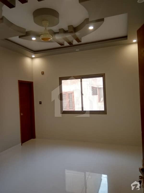 پی ای سی ایچ ایس بلاک 2 پی ای سی ایچ ایس جمشید ٹاؤن کراچی میں 2 کمروں کا 7 مرلہ بالائی پورشن 1.35 کروڑ میں برائے فروخت۔