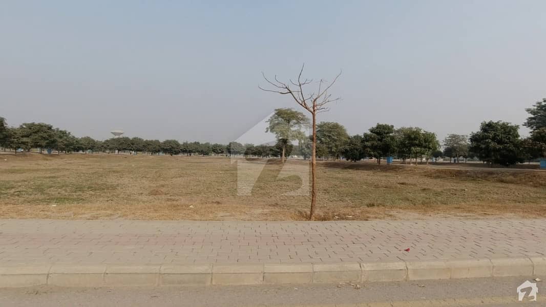 27 Marla Corner Plot For Sale Possession Utility And Corner Paid Available In Ee Block Multan Road