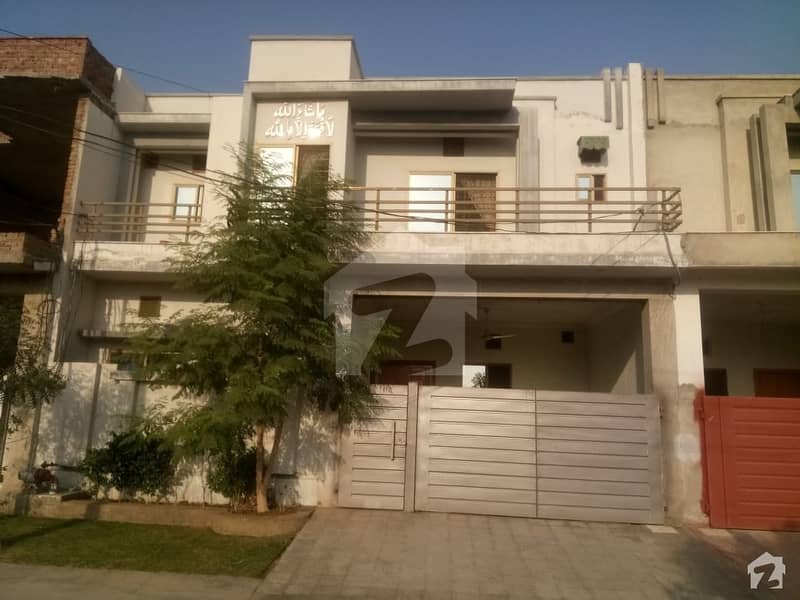 Khayaban-e-Manzoor House Sized 5.5 Marla Is Available