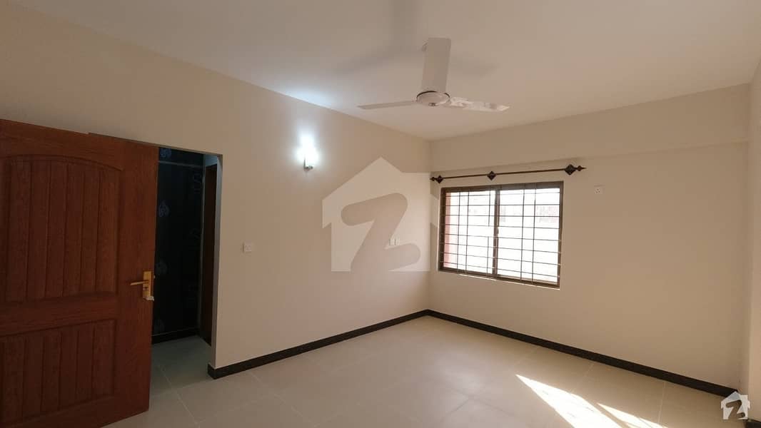 West Open Top Floor Flat Is Available For Sale In G +9 Building