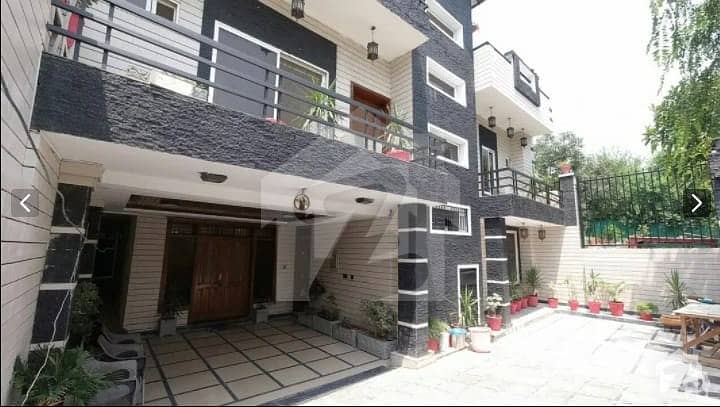 G-10/2  Corner House Extra Land 6 Bed Attach Bath 2 Dd  2 Kitchen Marble Floor Best Location