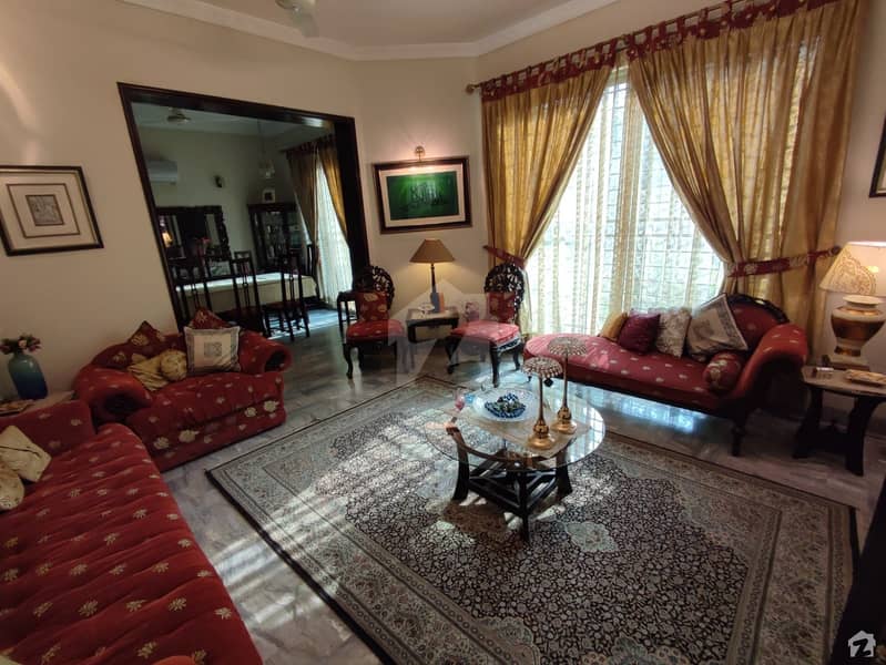 کیولری گراؤنڈ لاہور میں 5 کمروں کا 16 مرلہ مکان 3.15 کروڑ میں برائے فروخت۔