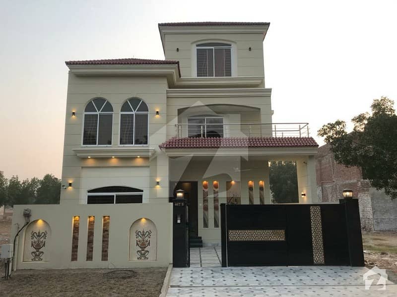 10 Marla Brand New House for Sale