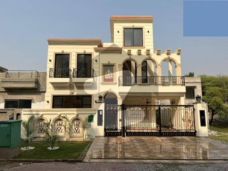10 Marla Designer House For Urgent Sale In Bahria Town Lahore