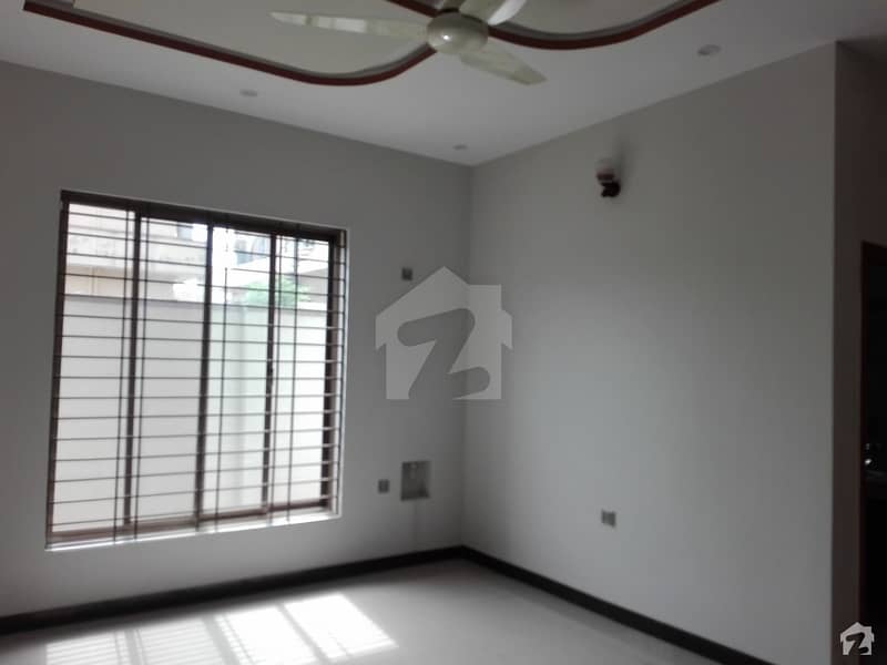 10 Marla Upper Portion Ideally Situated In Soan Garden