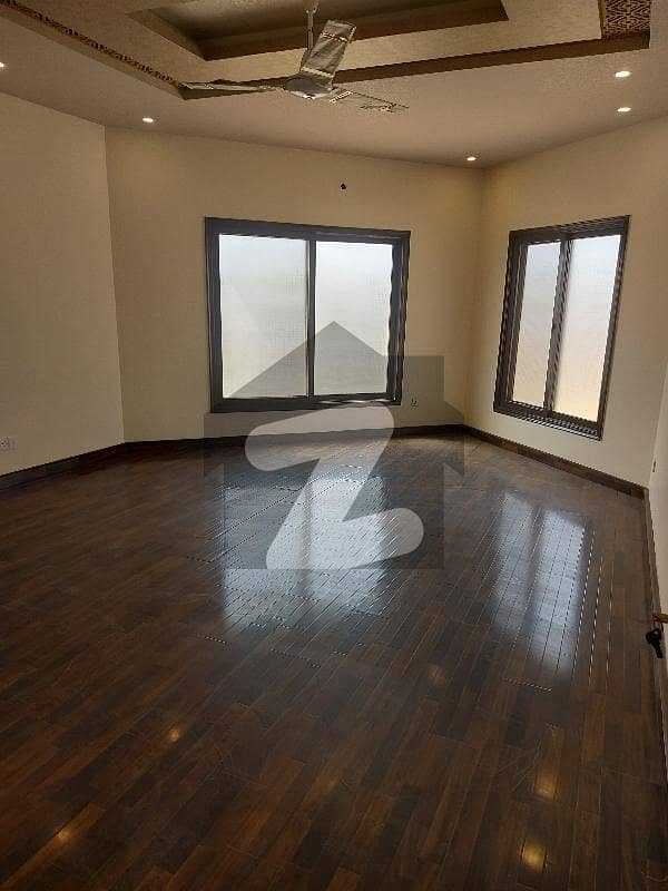 4 Bedrooms Luxury Apartment For Rent