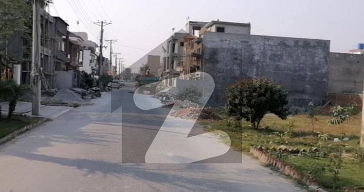 بینکرز کوآپریٹو ہاؤسنگ سوسائٹی لاہور میں 5 مرلہ رہائشی پلاٹ 80 لاکھ میں برائے فروخت۔