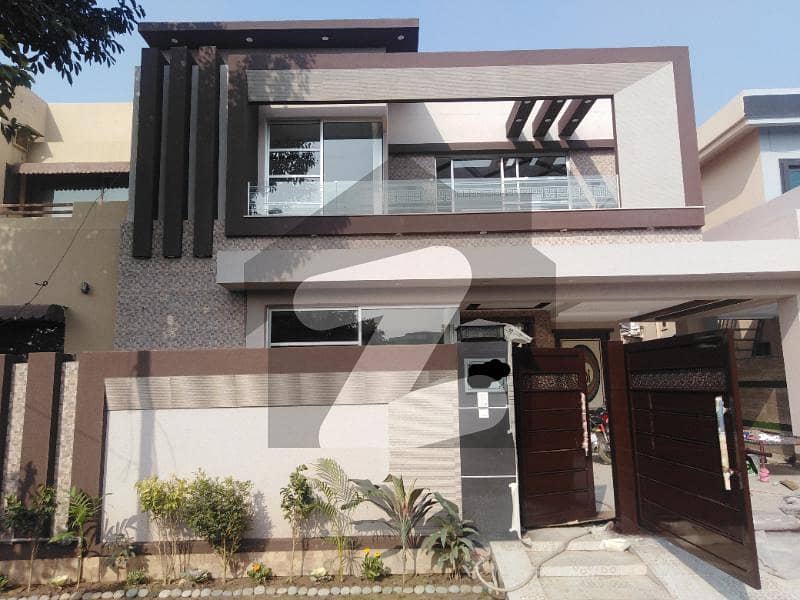 10 Marla Luxury Bungalow For Sale Near Park Commercial