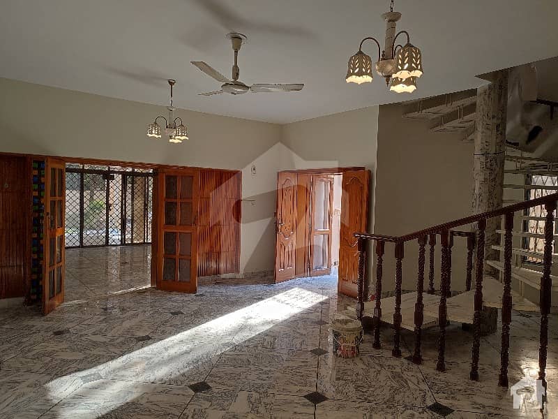 1200 square Yard House on extremely prime location available for sale in Islamabad