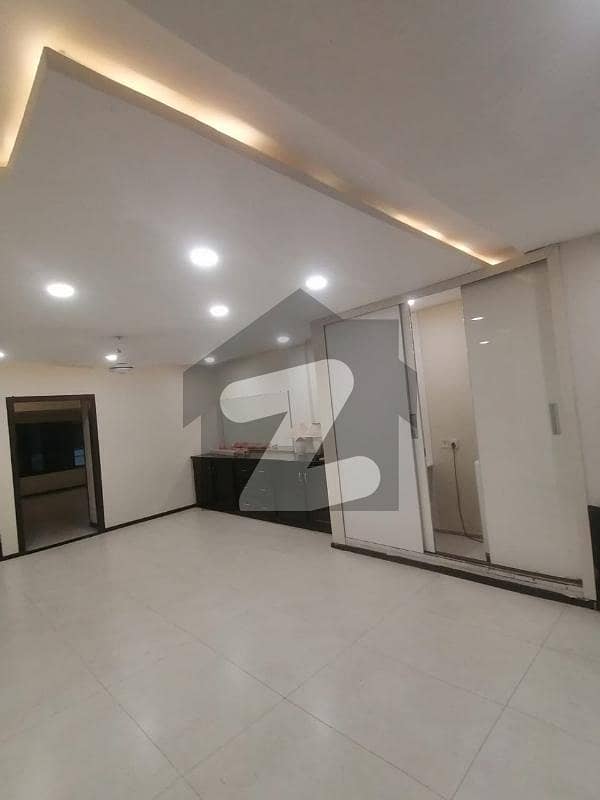 Beautiful Luxury Unfurnished 3 Bedrooms Apartment