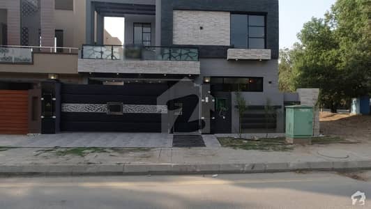 House For Rs 32,500,000 Available In Bahria Town - Sector D