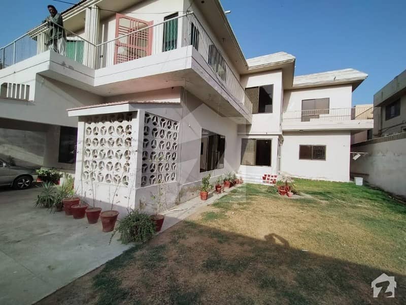 Ground Portion For Rent Available 600 Yard 3 Bedroom Ddl, Line Water Prime Location