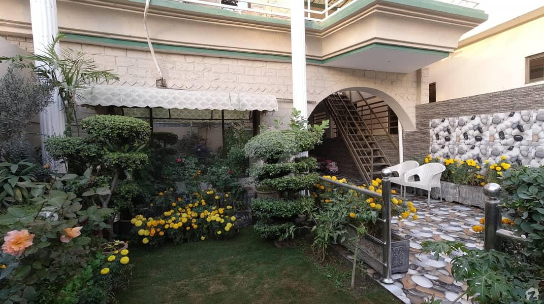 میسرائل روڈ راولپنڈی میں 5 کمروں کا 10 مرلہ مکان 3.5 کروڑ میں برائے فروخت۔