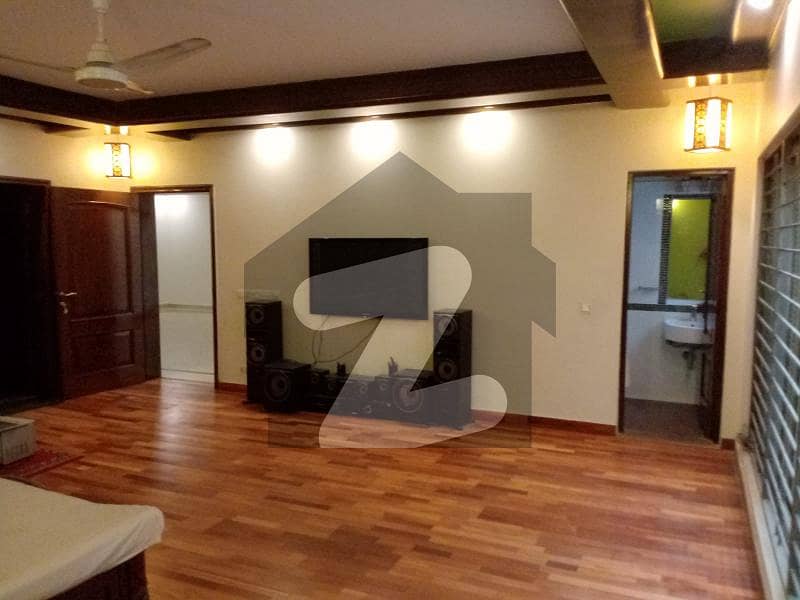 خورشید عالم روڈ لاہور میں 6 کمروں کا 3 کنال مکان 23 کروڑ میں برائے فروخت۔