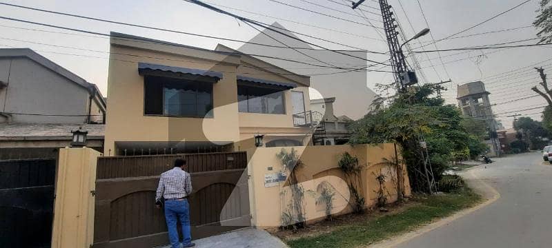 10 Marla Old Straight Line House Near Adil Hospital With Cheapest Price For Sale In Eden Boulevard