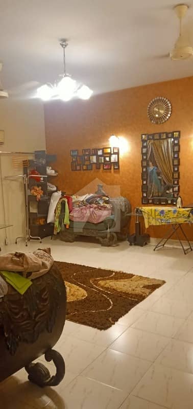 گلستانِِ جوہر ۔ بلاک 12 گلستانِ جوہر کراچی میں 3 کمروں کا 10 مرلہ مکان 3.3 کروڑ میں برائے فروخت۔