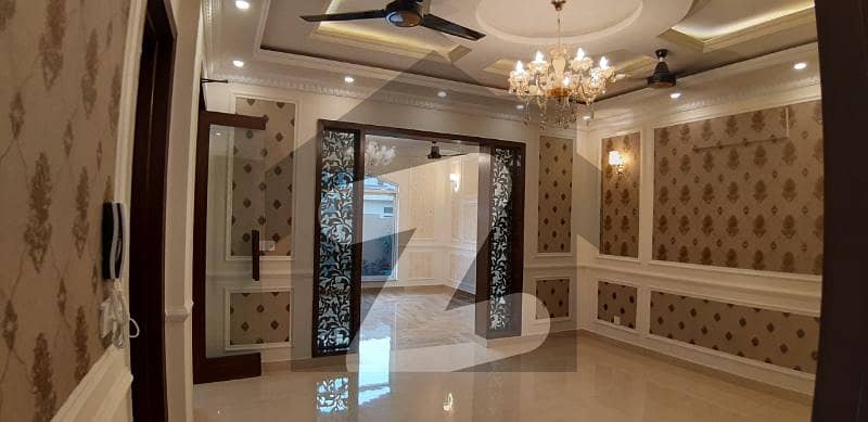 10marla old owner build beautiful Bungalow for sale, near to big park, Easy Approach to Main DHA Phase-5 block k