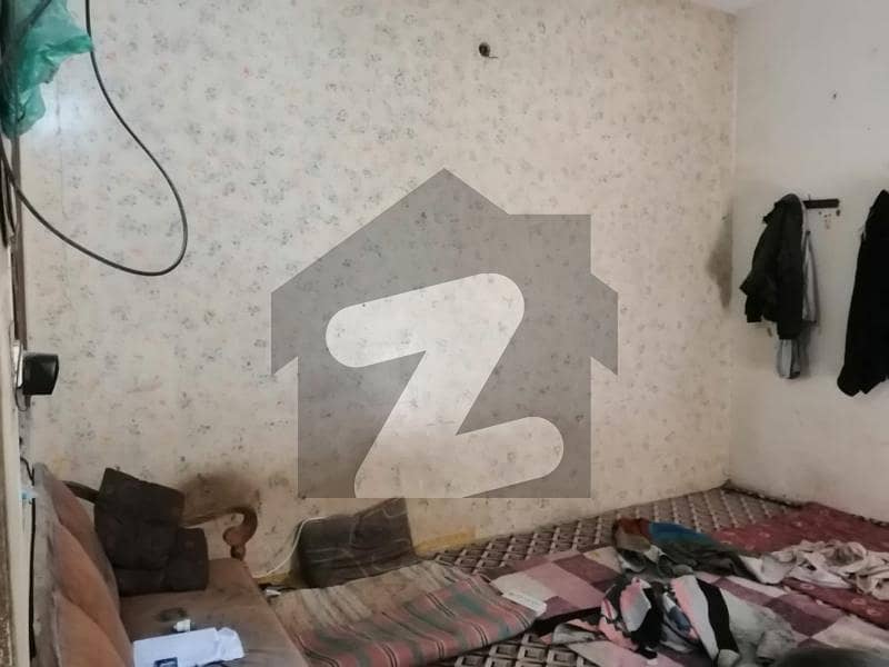 بھٹائی کالونی - بلاک ای بھٹائی کالونی کورنگی کراچی میں 3 کمروں کا 4 مرلہ کمرہ 5 ہزار میں کرایہ پر دستیاب ہے۔