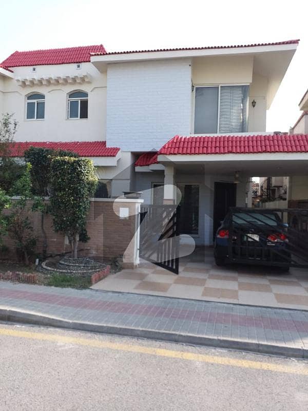 A BEAUTIFUL 11 MARLA HOUSE FOR SALE IN SAFFARI VILLAS SECTOR B BAHRIA TOWN LAHORE