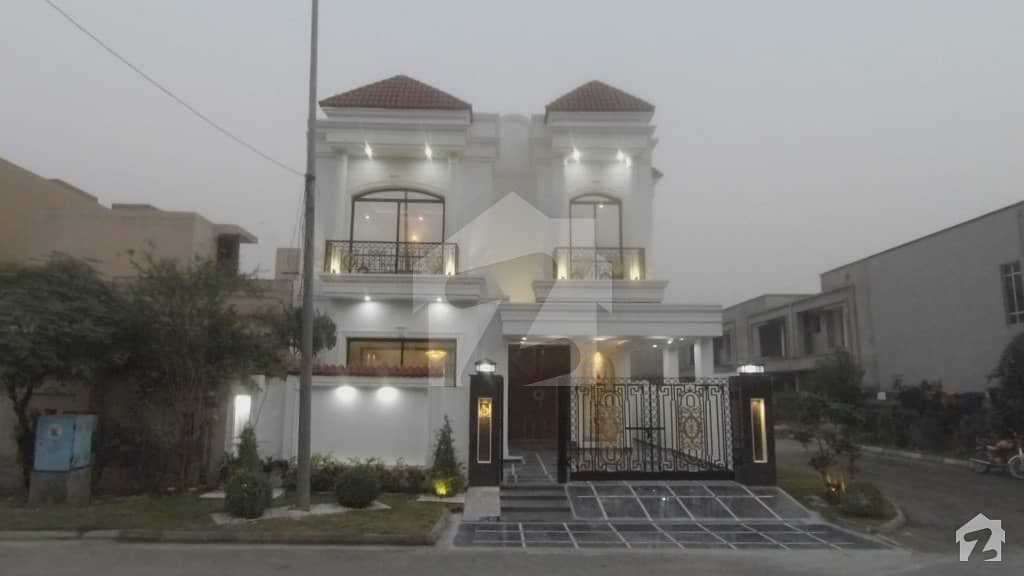 گرین سٹی ۔ بلاک سی گرین سٹی لاہور میں 5 کمروں کا 10 مرلہ مکان 3.3 کروڑ میں برائے فروخت۔